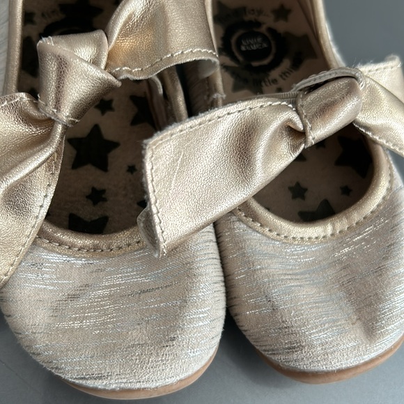 Toddler girls size 7 dress shoe ballet bow Livie & Luca gold shiny - Picture 4 of 4
